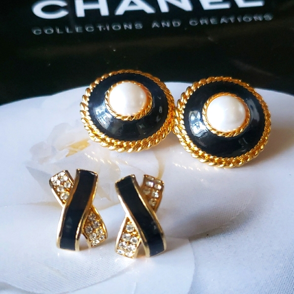 Vintage Jewelry - 2 pairs of black and gold statement earrings